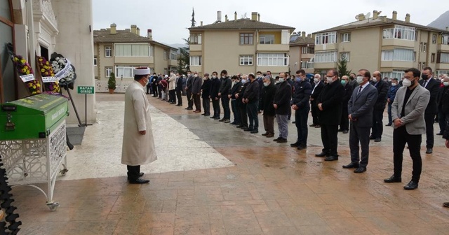 Korona virüse yenik düşen genç öğretmen toprağa verildi