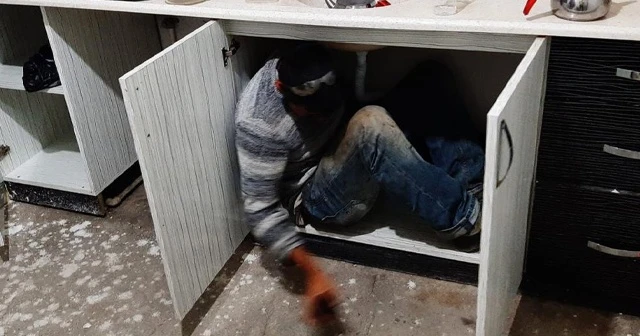 Kumar baskınında mutfak dolabının içinden çıktı