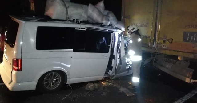 Mardin’de hafif ticari araç tıra arkadan çarptı: 6 yaralı