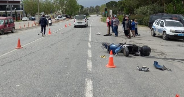 Motosiklet ile otomobil kafa kafaya çarpıştı: 1 ölü