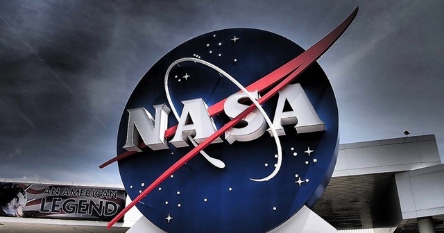 NASA, Ay&#039;a iniş kapsülünün inşası için SpaceX&#039;i seçti