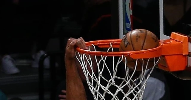 NBA'de Golden State Warriors, Stephen Curry ile kazandı