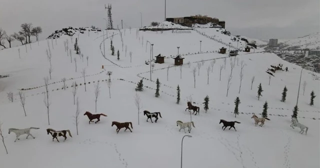 Nevşehir’de kar kalınlığı 42 cm olarak ölçüldü