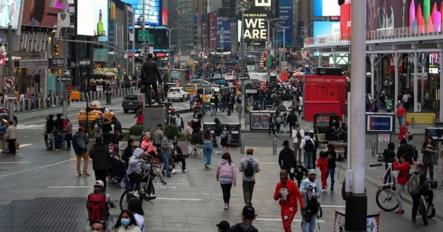 New York'ta kısıtlamalar 1 Temmuz'a kadar kaldırılacak