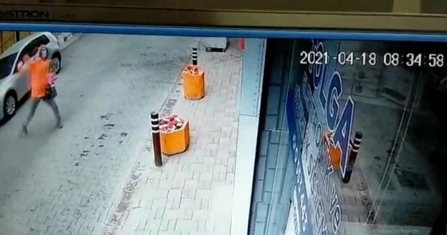 Önce camı kırdı, sonra iş yerini ateşe verdi
