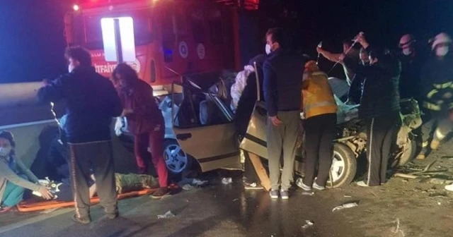 Otomobil kamyona çarptı: 2 ölü, 2 ağır yaralı