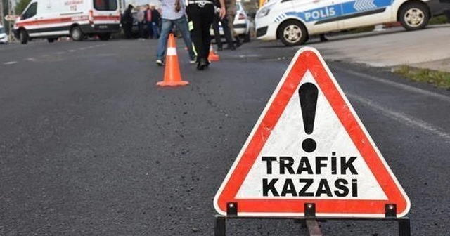 Otomobilin çarptığı motosikletli hayatını kaybetti
