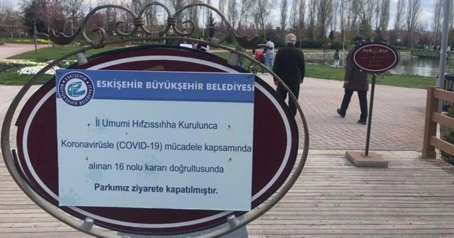 Park girişindeki "Kapalı" uyarısını umursamadılar