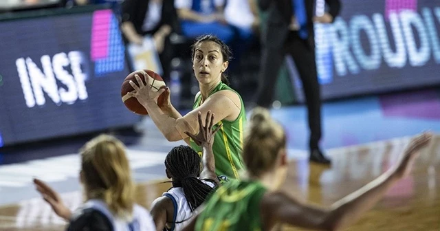 Perfumerias Avenida finale yükseldi
