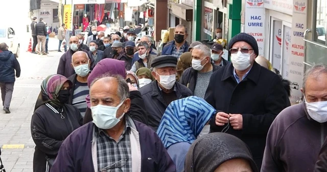 Ramazan öncesi alışveriş çılgınlığı...Kuyruklar uzadı