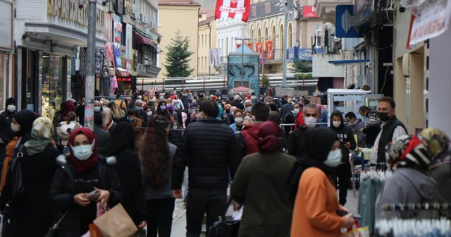 Samsun’da cadde ve sokaklardaki kalabalık &quot;pes&quot; dedirtti