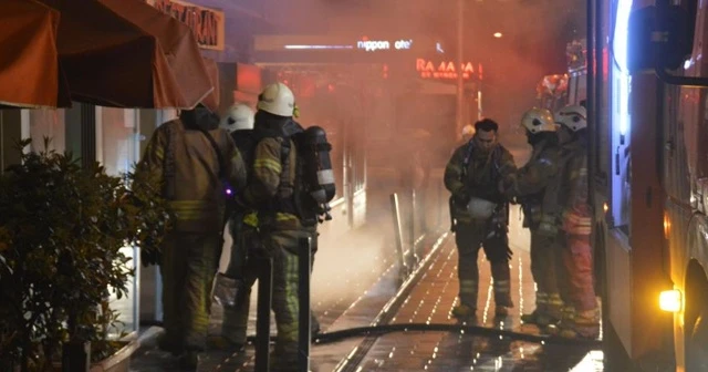 Taksim’deki restoranda çıkan yangın paniğe sebep oldu