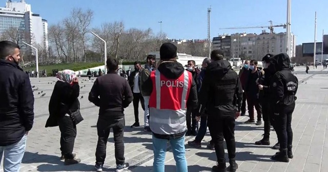 Taksim Meydan’da seyyar satıcılar gazeteciyi darp etti