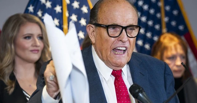 Trump’ın avukatı Giuliani’nin evinde arama yapıldı