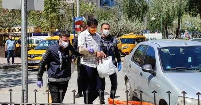 Türk Bayrağı’nı duvardan söküp almıştı, adliyeye sevk edildi