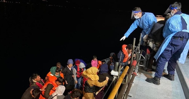 Türk kara sularına itilen 56 düzensiz göçmen kurtarıldı
