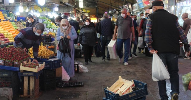 Vatandaşların kısıtlama öncesi alışveriş telaşı