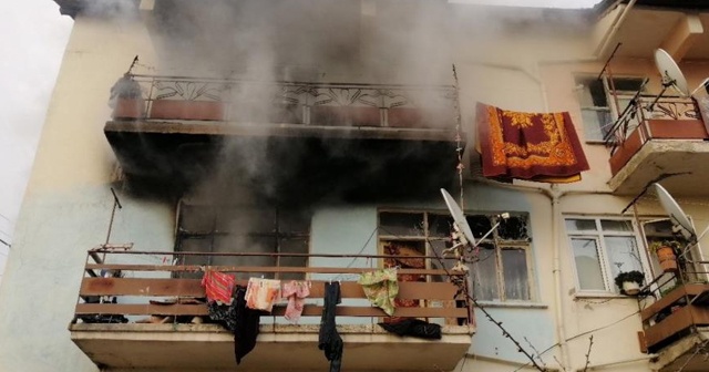 Yangında ölen adamın elleri ve ayakları zincirle bağlanmış