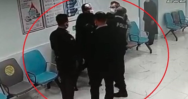 Yardım etmeye çalışan polise tokat attı