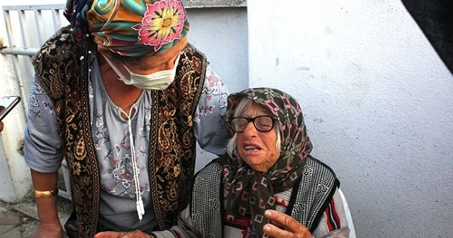 Yaşlı çift yanan evlerini gözyaşları içinde izledi