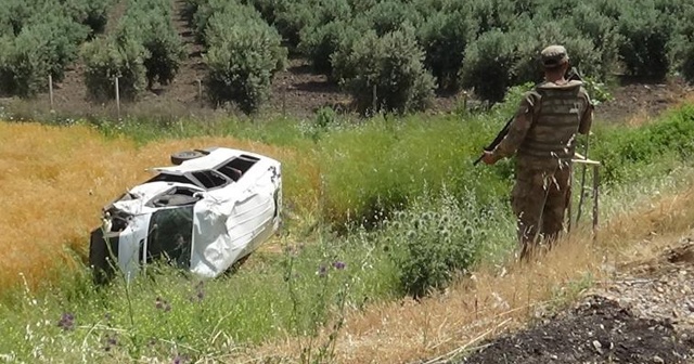 Askerleri taşıyan araç kaza yaptı: 3 yaralı