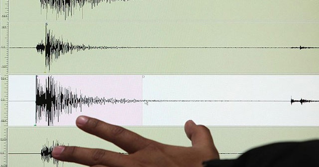 Endonezya&#039;da 7.2 şiddetinde deprem