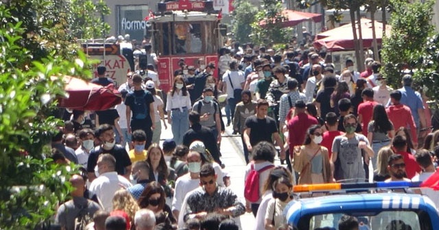 İğne atsan yere düşmez dedirten kalabalık