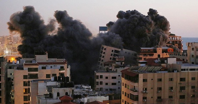 İsrail 13 katlı binayı vurdu
