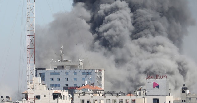 İsrail Gazze&#039;yi yine vurdu