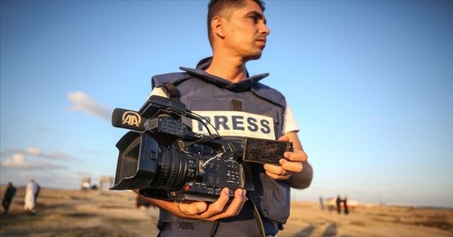 İsrail saldırısında AA kameramanı Muhammed Dahlan yaralandı