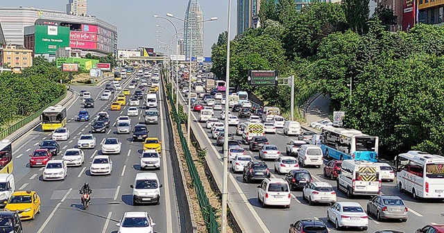 İstanbul’da kısıtlama öncesi trafik yoğunluğu