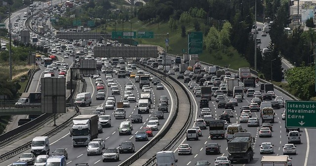 İstanbul&#039;da yasak öncesi trafik yoğunluğu