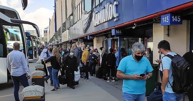 Kademeli normalleşmenin ilk gününde otogar ve havalimanlarında yoğunluk!