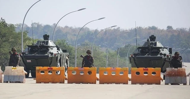 Myanmar'da 40 asker öldürüldü