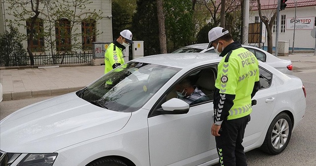 Sektör çalışanlarına 2 milyon 52 bin 86 &#039;çalışma muafiyet izni belgesi&#039; düzenlendi