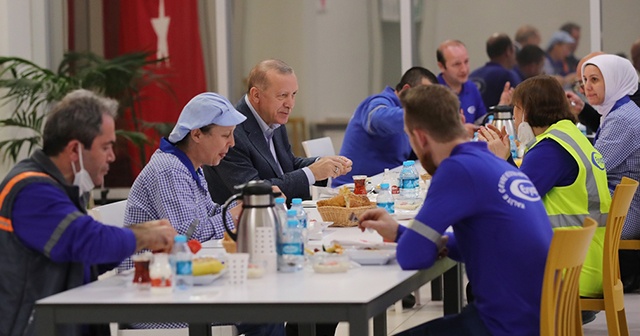 Son dakika: Cumhurbaşkanı Erdoğan işçilerle iftar yaptı