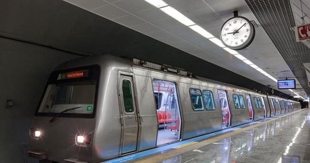 Taksim Metro istasyonunda intihar girişimi