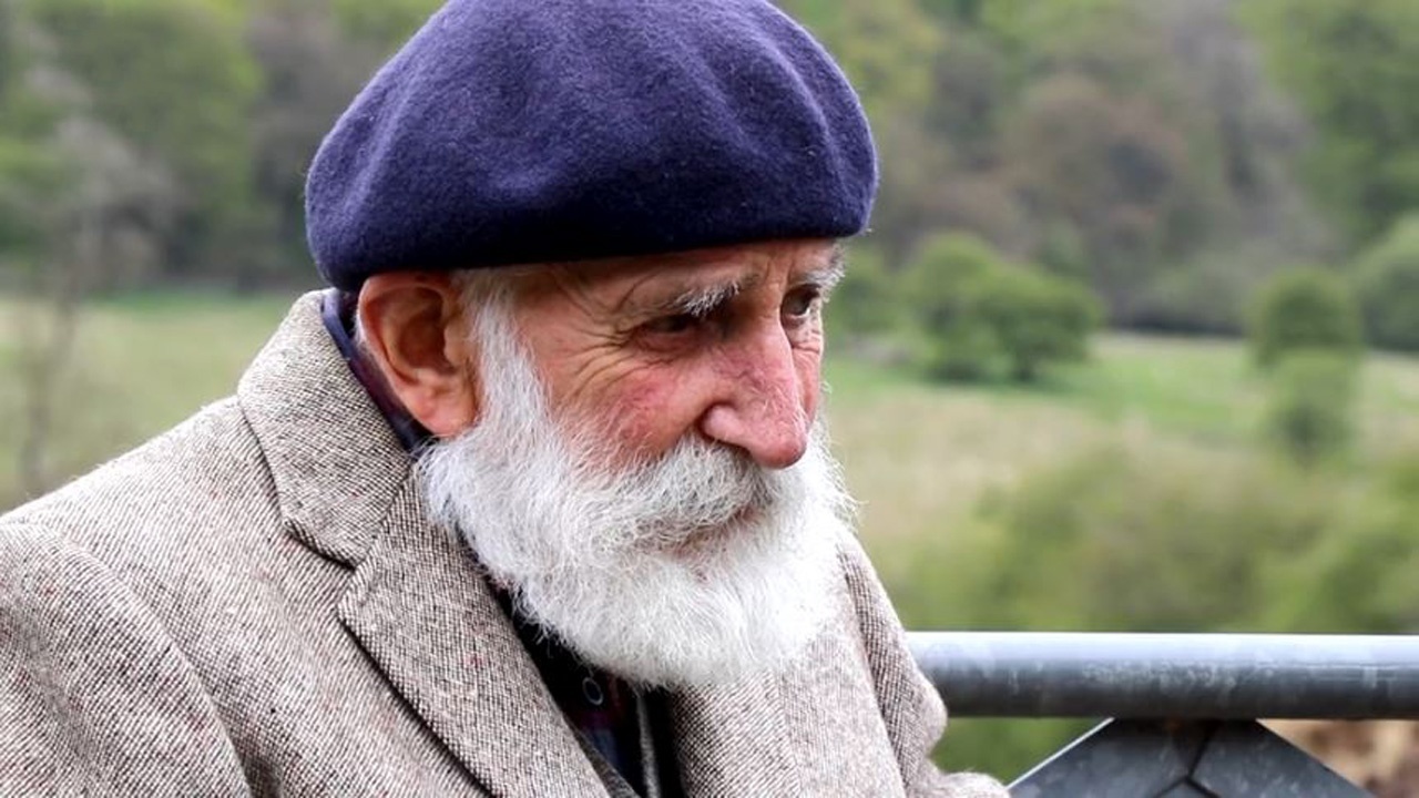 84 yaşındaki eski çiftçi yanlışlıkla YouTube yıldızı oldu