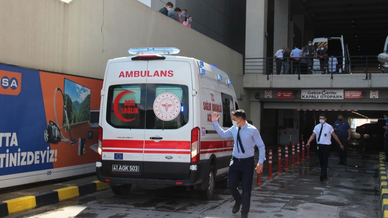 AVM&#039;nin terasından atlayan genç kız betona çakıldı