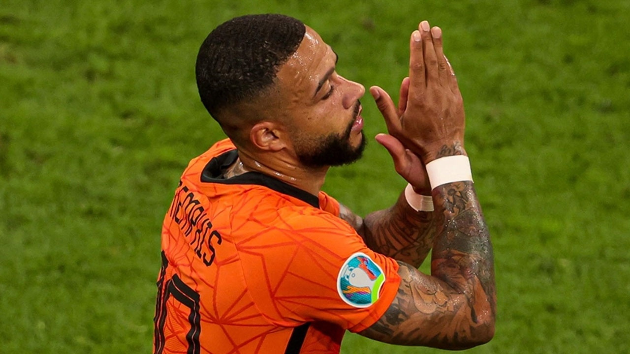 Barcelona, Memphis Depay&#039;ı kadrosuna kattı