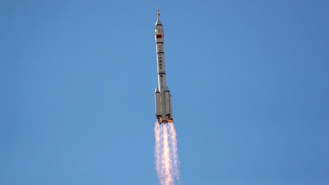 Çin ilk insanlı uzay aracı Shenzhou-12&#039;yi fırlattı