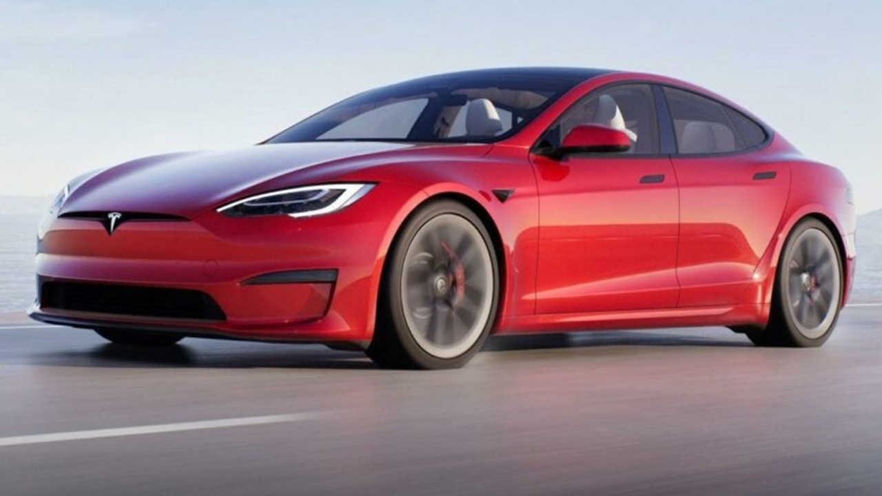 Elon Musk tanıttı: Tesla model S Plaid