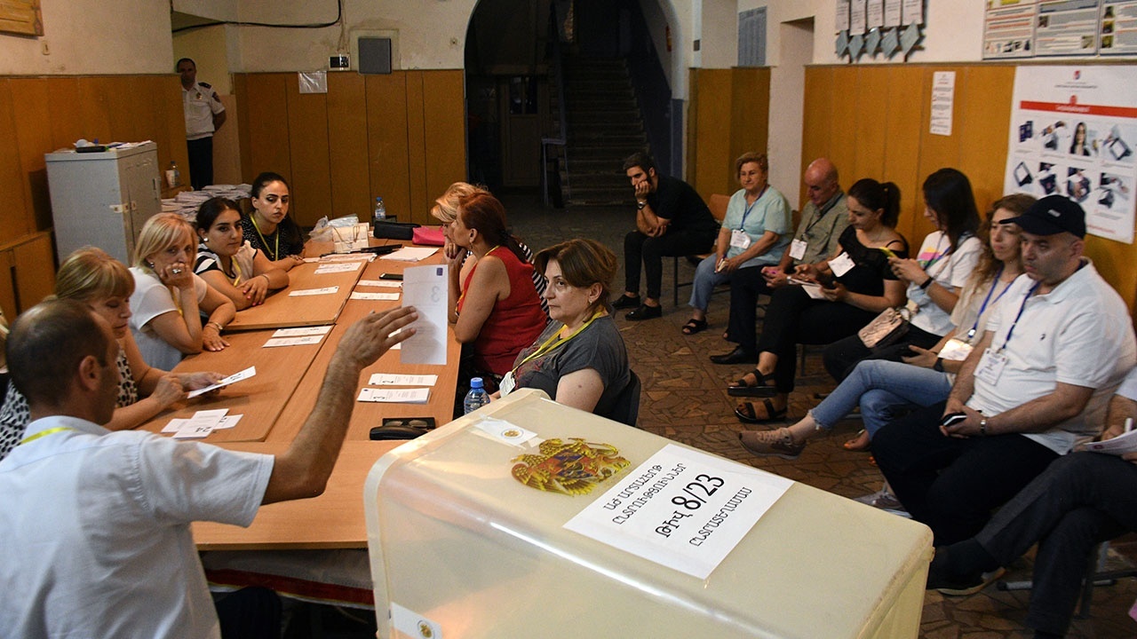 Ermenistan’daki seçimde Paşinyan önde götürüyor