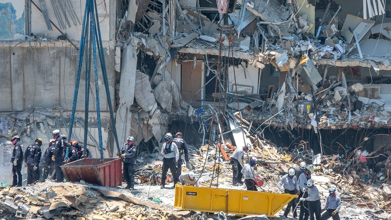 Florida’da çöken binada ölü sayısı 10'a yükseldi