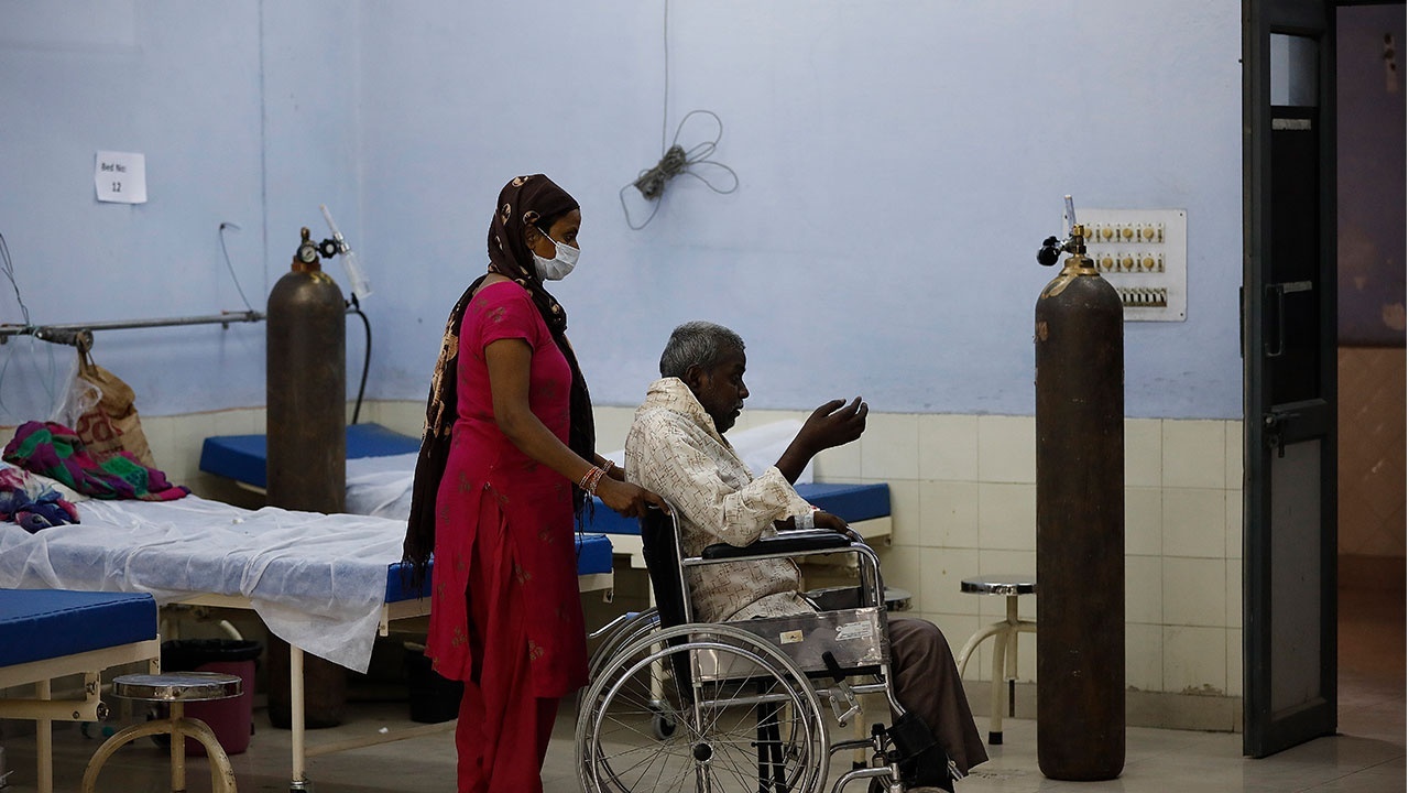 Hindistan koronavirüs salgınında dünya rekoru kırdı!
