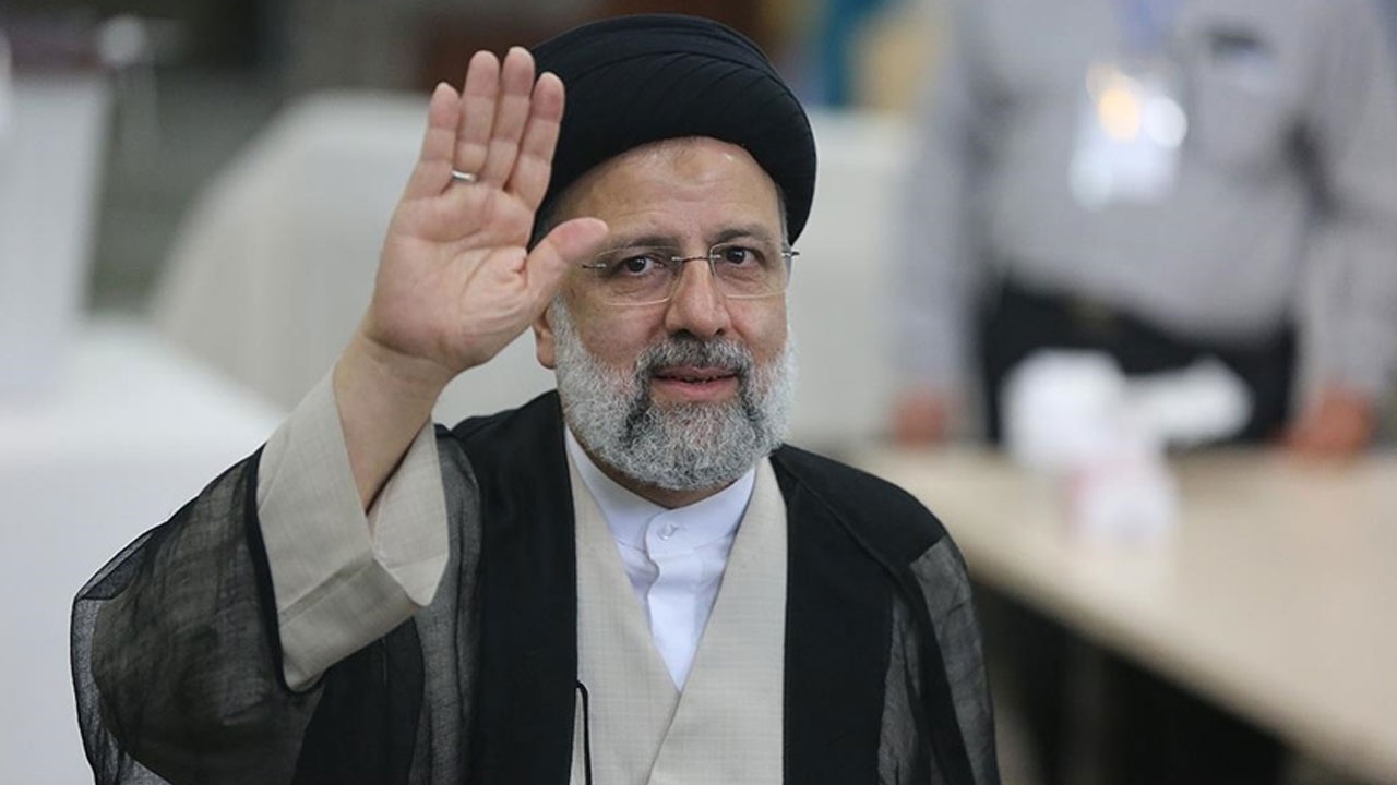 İran&#039;ın yeni cumhurbaşkanı İbrahim Reisi oldu