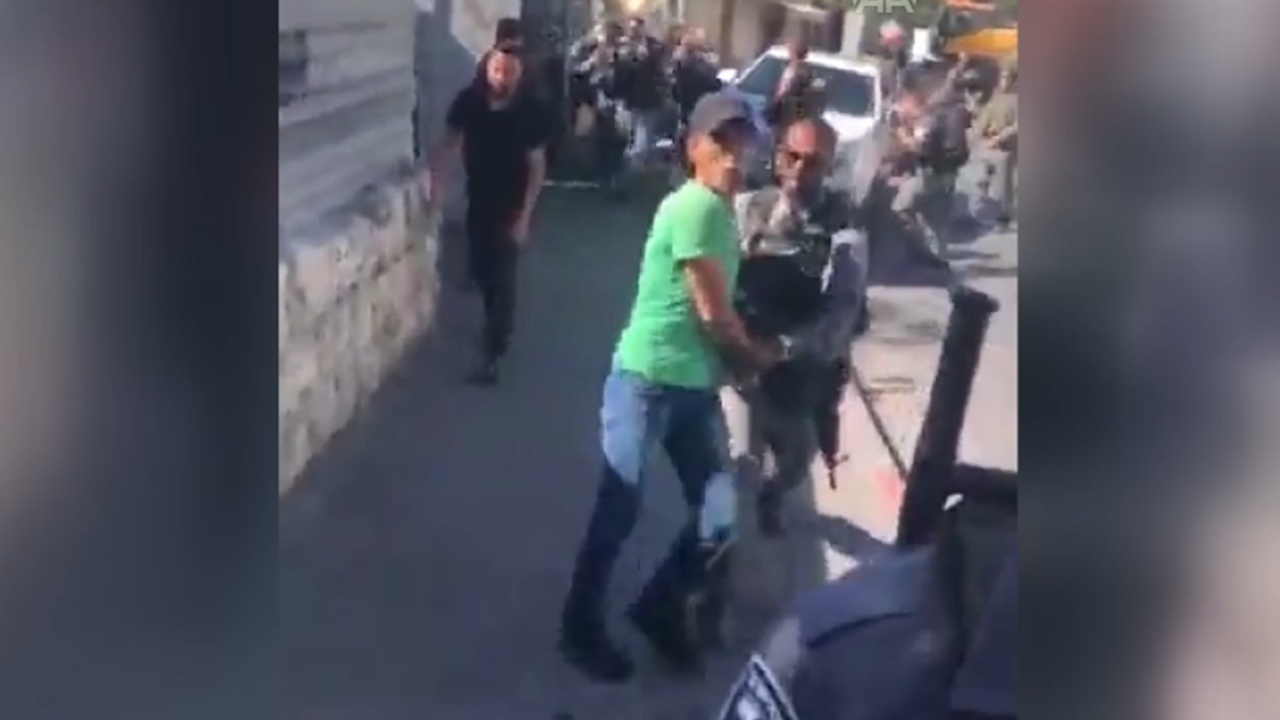 İşgalci İsrail polisi Doğu Küdüs&#039;te Filistinlilere saldırdı