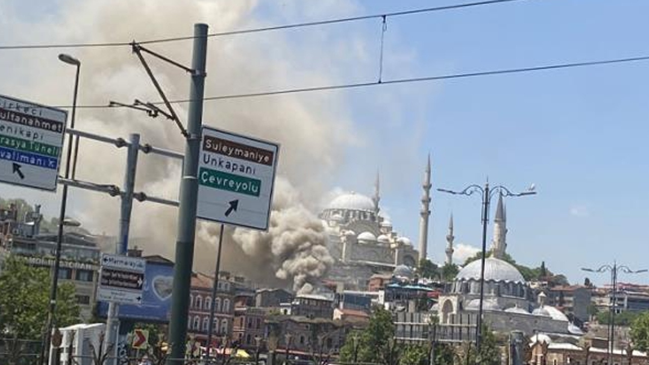 İstanbul&#039;da oyuncak deposunda yangın