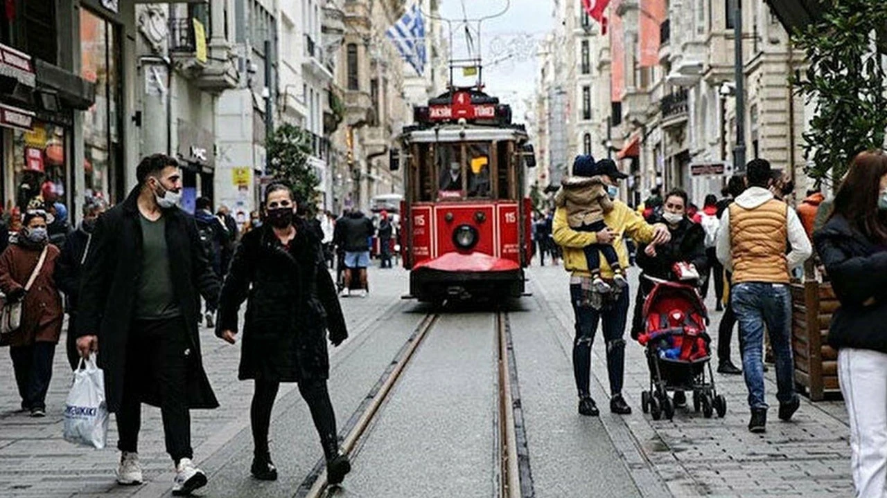 Kısıtlamalar yarın kalkıyor: Normal hayata geçiyoruz