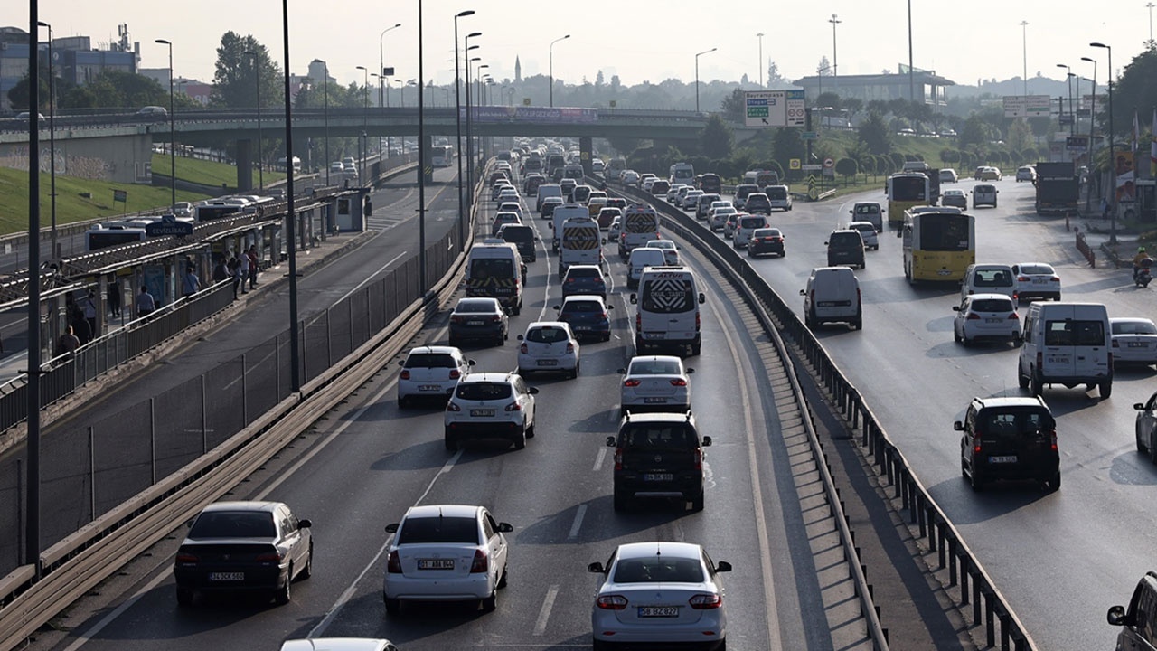 Kısıtlamanın ardından İstanbul&#039;da trafik yoğunluğu